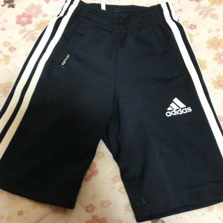 アディダス(adidas)のadidasハーフパンツ(パンツ/スパッツ)