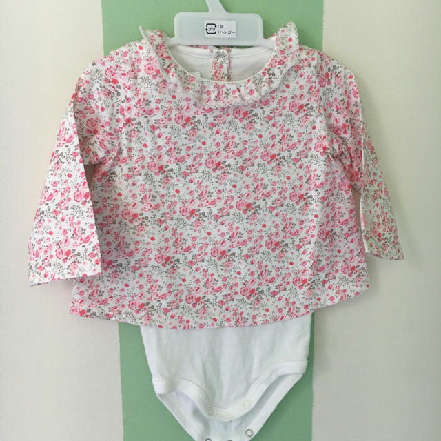 PETIT BATEAU(プチバトー)のPETIT BATEAU プチバトー 花柄トップスロンパース付き キッズ/ベビー/マタニティのベビー服(~85cm)(ロンパース)の商品写真