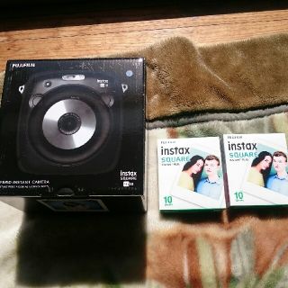 【新品＆フィルム付き】富士フィルムチェキカメラ instaxSQUARE10