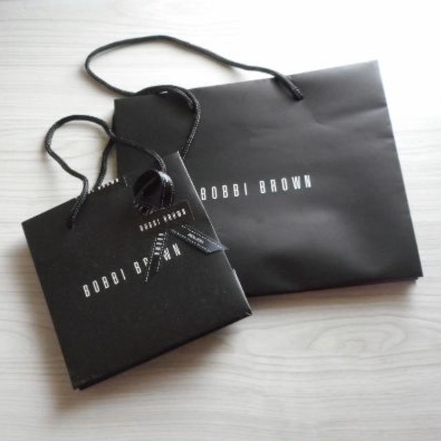 BOBBI BROWN(ボビイブラウン)のBOBBI BROWN（ボビイ ブラウン）ショッパー（バッグ/紙袋）2枚 レディースのバッグ(ショップ袋)の商品写真