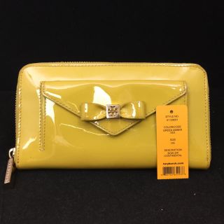 トリーバーチ(Tory Burch)のトリーバーチ エナメルレザー ライトグリーン ラウンドファスナー 長財布(財布)