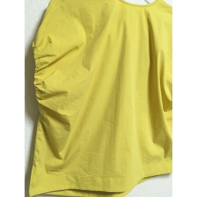 Mila Owen(ミラオーウェン)のバルーンスリーブバックリボントップス レディースのトップス(シャツ/ブラウス(半袖/袖なし))の商品写真