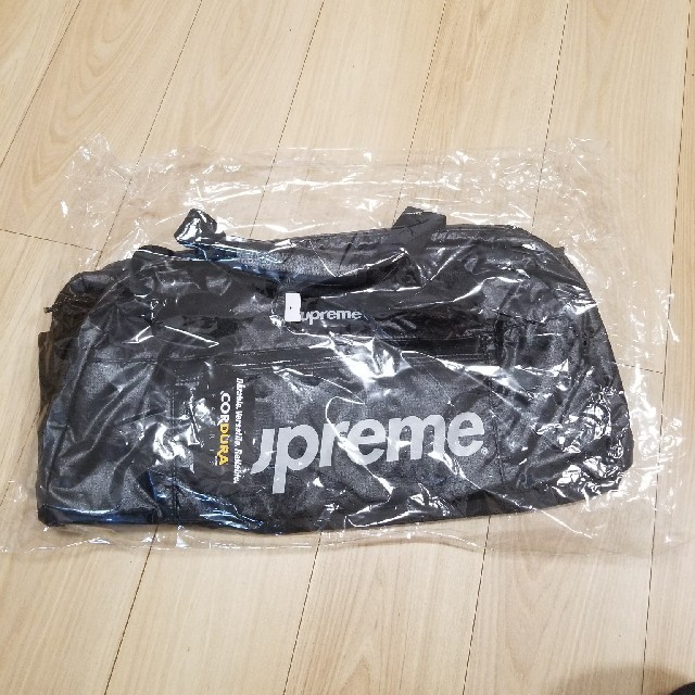 Supreme(シュプリーム)のt様専用　 supreme duffle bag black メンズのバッグ(ボストンバッグ)の商品写真