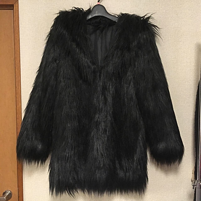 ゴージャスフェイクファーコート レディースのジャケット/アウター(毛皮/ファーコート)の商品写真