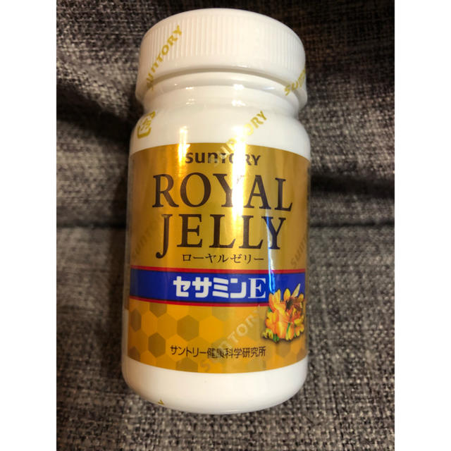 サントリー(サントリー)のローヤルゼリー＋セサミンE 食品/飲料/酒の健康食品(ビタミン)の商品写真