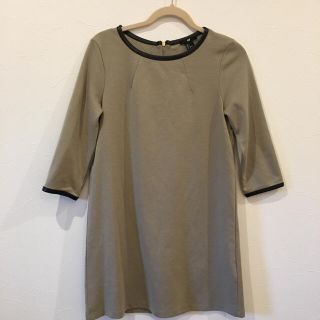 エイチアンドエム(H&M)のワンピース(ひざ丈ワンピース)