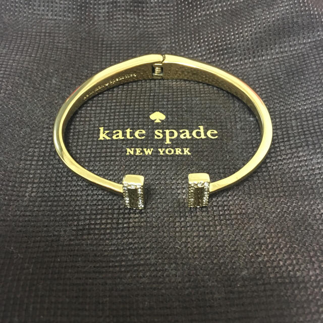 kate spade new york(ケイトスペードニューヨーク)のブレスレッド  バングル レディースのアクセサリー(ブレスレット/バングル)の商品写真