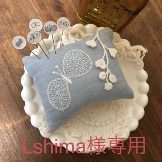 Lshima様専用 ミナペルホネン choucho生地のピンクッションとまち針(雑貨)