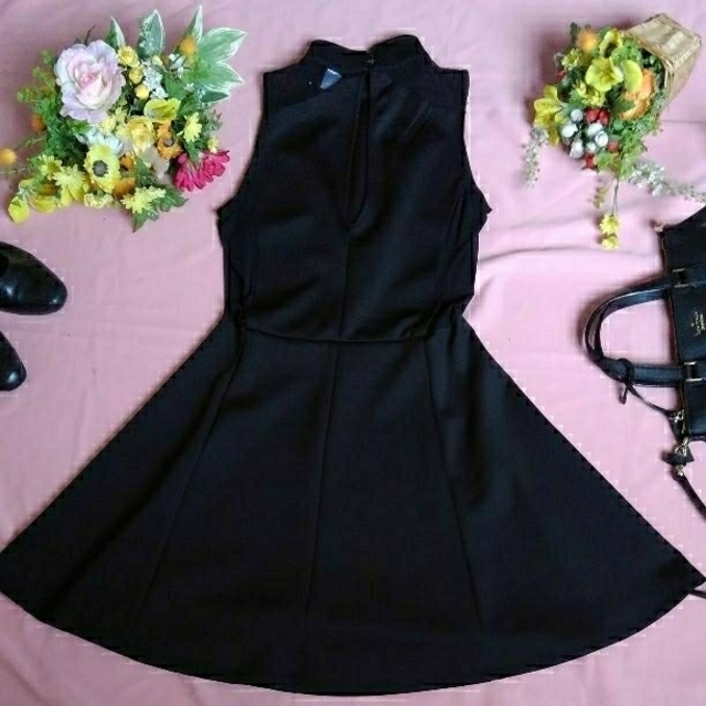 H&M(エイチアンドエム)のH&M クールセクシー ミニドレス レディースのフォーマル/ドレス(ミニドレス)の商品写真