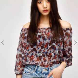 マウジー(moussy)のMOUSSY 花柄 オフショルカットソー tops(カットソー(長袖/七分))