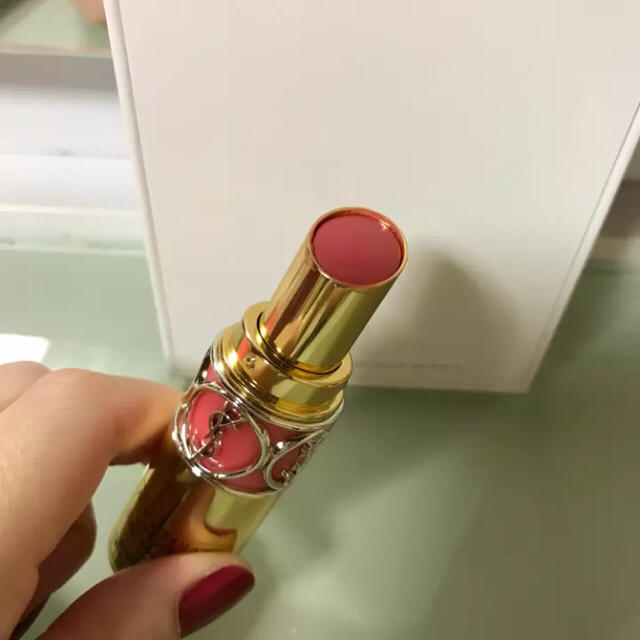 Yves Saint Laurent Beaute(イヴサンローランボーテ)のイヴ・サンローラン ルージュ ヴォリュプテ シャイン 43 コスメ/美容のベースメイク/化粧品(口紅)の商品写真