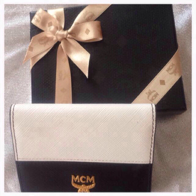 MCM(エムシーエム)のMCM 二つ折り財布 レディースのファッション小物(財布)の商品写真