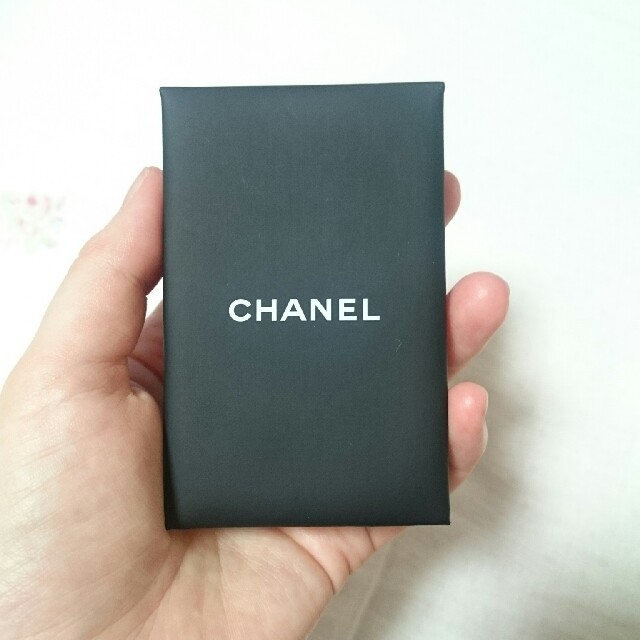 CHANEL(シャネル)の未使用【CHANEL】鏡付あぶらとり紙 コスメ/美容のコスメ/美容 その他(その他)の商品写真