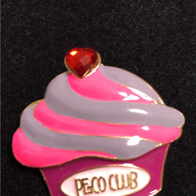 PECO CLUB(ペコクラブ)のPECO CLUBペコクラブカップケーキイヤリング レディースのアクセサリー(イヤリング)の商品写真