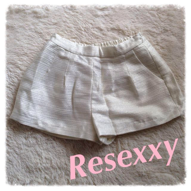 RESEXXY(リゼクシー)の処分sale ホワイトショーパン レディースのパンツ(ショートパンツ)の商品写真