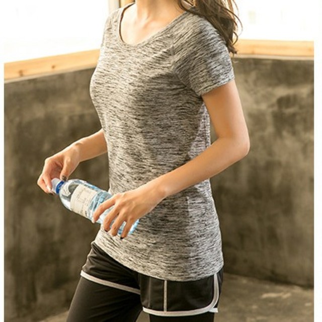4L 新品 半袖Tシャツ+ショートパンツレギンス 灰 大きいサイズ ストレッチ レディースのトップス(Tシャツ(半袖/袖なし))の商品写真