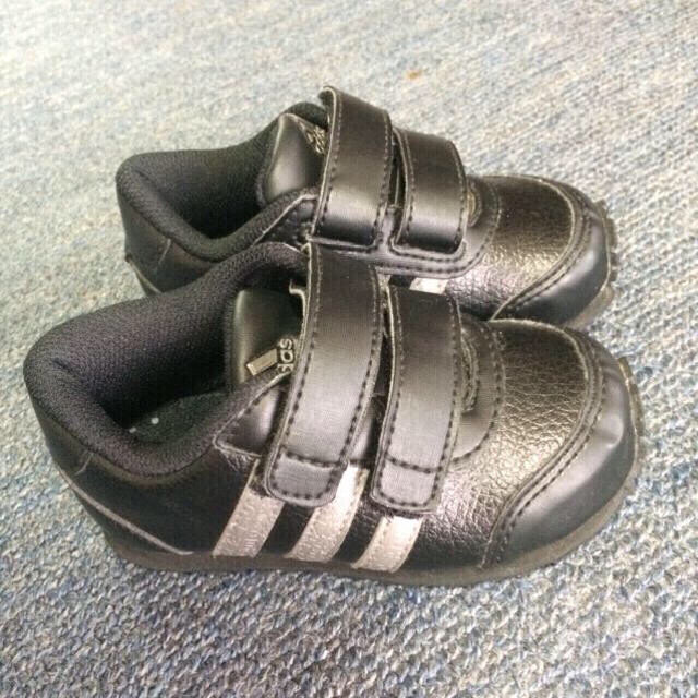 adidas(アディダス)の最終値下げ adidas子供靴 キッズ/ベビー/マタニティのベビー靴/シューズ(~14cm)(その他)の商品写真