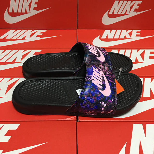 NIKE(ナイキ)の24cm NIKE WMNS BENASSI PRINT 花柄 フローラル  レディースの靴/シューズ(サンダル)の商品写真