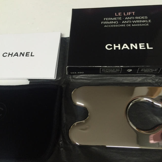 CHANEL(シャネル)のCHANEL アクセソワール ドゥ マッサージュ 新品未使用 コスメ/美容のスキンケア/基礎化粧品(フェイスローラー/小物)の商品写真