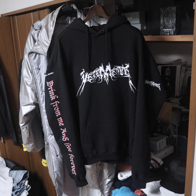 Balenciaga(バレンシアガ)のVETEMENTS TOTAL FUCKING DARKNESS フーディ XS メンズのトップス(パーカー)の商品写真