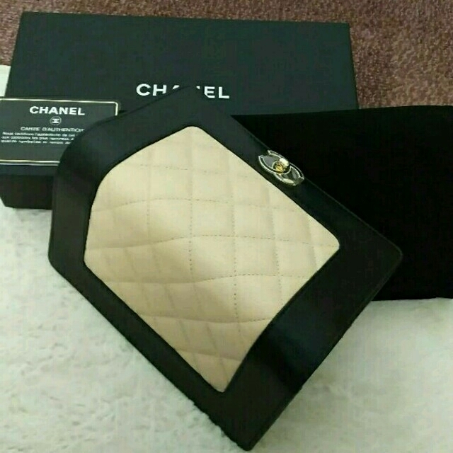 CHANEL(シャネル)の3月末までお取り置き❗新品シャネル・マドモアゼルヴィンテージ黒×ベージュの長財布 レディースのファッション小物(財布)の商品写真