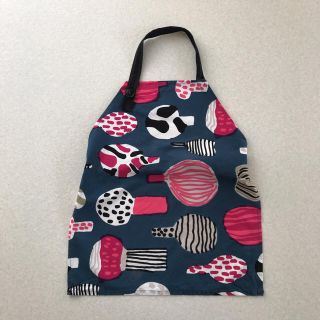 マリメッコ(marimekko)のマリメッコ キッズエプロン  【ユーズド・ハンドメイド】(ファッション雑貨)