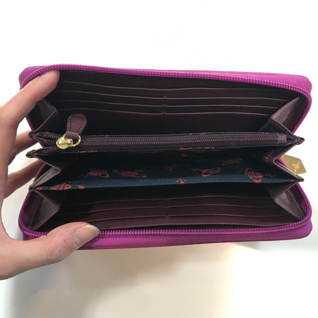 Vivienne Westwood(ヴィヴィアンウエストウッド)のヴィヴィアン オーブ型押し 長財布  レディースのファッション小物(財布)の商品写真