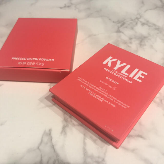 Kylie Cosmetics(カイリーコスメティックス)のKYLIE 正規品 BLUSH POWDER コスメ/美容のベースメイク/化粧品(チーク)の商品写真