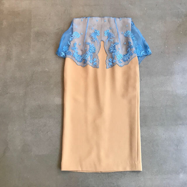 mame(マメ)のmame シルクレースペプラムスカート レディースのスカート(ひざ丈スカート)の商品写真