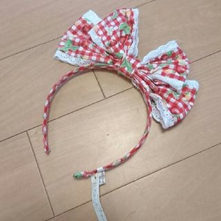 クレアーズ(claire's)の新品　未使用　ｶﾁｭｰｼｬ　女の子　ﾋﾞｯｸﾞ　ﾘﾎﾞﾝ　赤　いちご(その他)