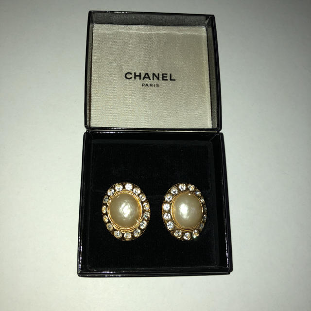 CHANEL(シャネル)のシャネル  ヴィンテ－ジビジュ－フェイクパールイヤリング(未使用品) レディースのアクセサリー(イヤリング)の商品写真