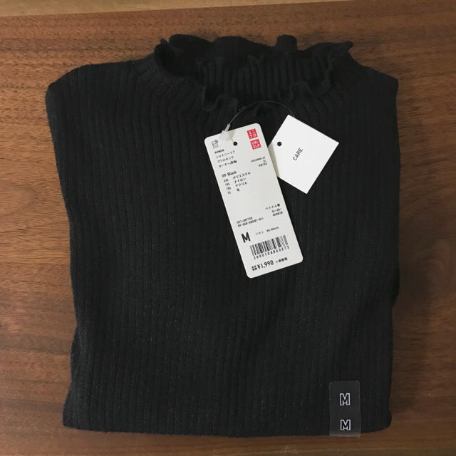 UNIQLO(ユニクロ)の【新品】UNIQLO シャイニーリブフリルネックセーター レディースのトップス(ニット/セーター)の商品写真