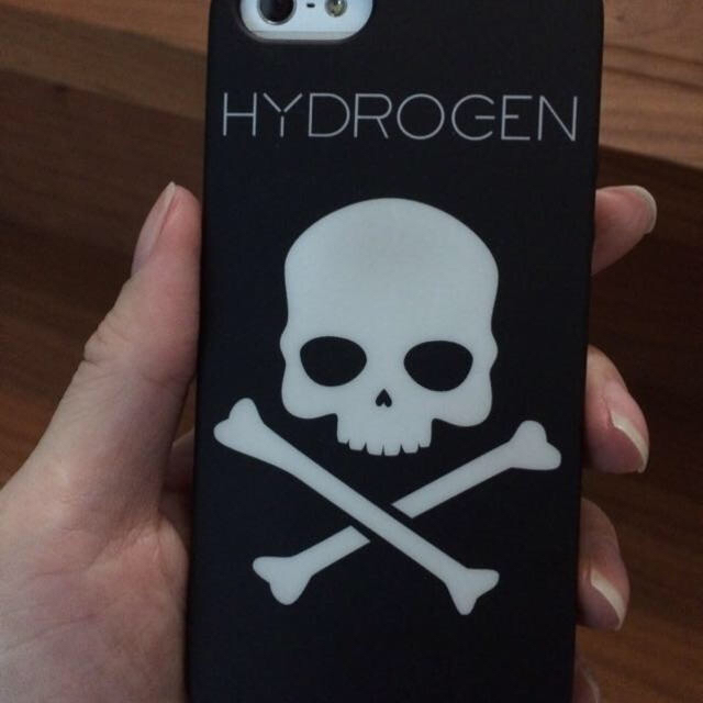 HYDROGEN(ハイドロゲン)のHYDROGEN♡iPhoneケース スマホ/家電/カメラのスマホアクセサリー(モバイルケース/カバー)の商品写真