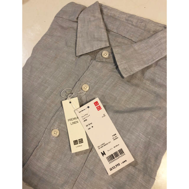 UNIQLO(ユニクロ)の新品未使用 ユニクロプレミアムリネンシャツ メンズ グレー メンズのトップス(シャツ)の商品写真