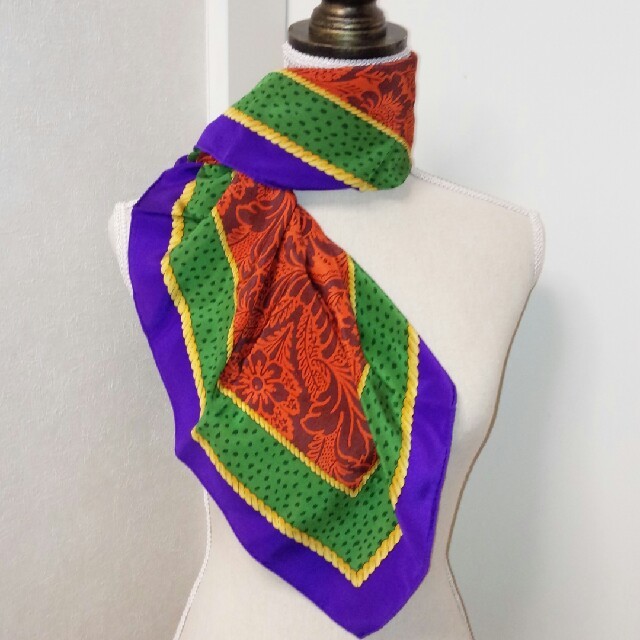 GIVENCHY(ジバンシィ)の GIVENCHY ヴィンテージシルクスカーフ レディースのファッション小物(バンダナ/スカーフ)の商品写真
