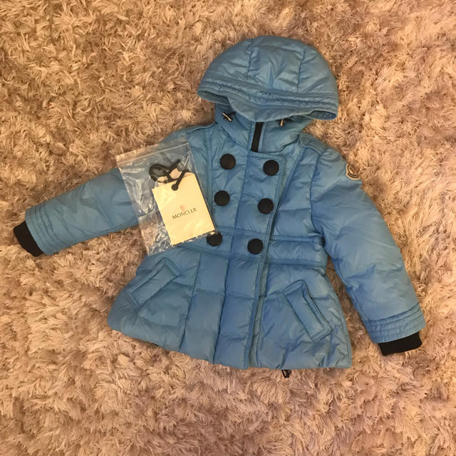 MONCLER(モンクレール)のモンクレール ダウン 2a キッズ/ベビー/マタニティのキッズ服女の子用(90cm~)(ジャケット/上着)の商品写真