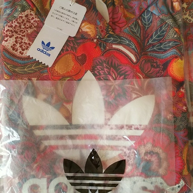 adidas(アディダス)のアディダス オリジナルス パーカー/フーディ Ｓ/Ｌ 新品未使用 紙タグ付き レディースのトップス(パーカー)の商品写真