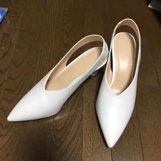 ジーユー(GU)の美品♡ GU  ホワイトパンプス(ハイヒール/パンプス)