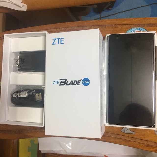 ZTE BLADE V 770 新品 未使用 シルバー