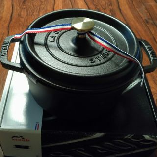 ストウブ(STAUB)のStaub　ストウブ　ココットラウンド  20cm
保証付き 新品未使用品(鍋/フライパン)