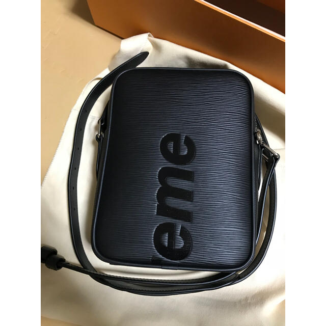 Supreme(シュプリーム)の新品未使用正規品Supreme×Louis Vuitton Danube PM メンズのバッグ(ショルダーバッグ)の商品写真