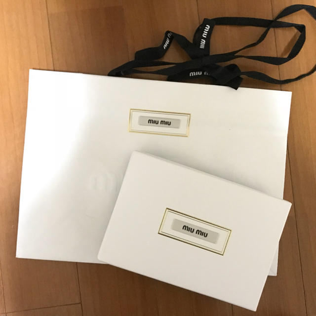 miumiu 週末限定値下げmiu miu ショッパー 空箱 大きめの通販 by