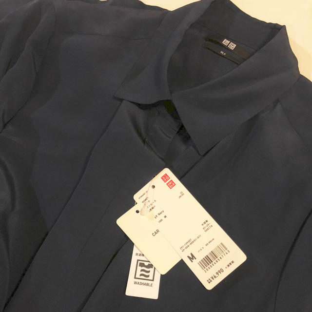 UNIQLO(ユニクロ)の新品未使用 ユニクロ シルクワンピース 長袖 ネイビー M レディースのワンピース(ひざ丈ワンピース)の商品写真