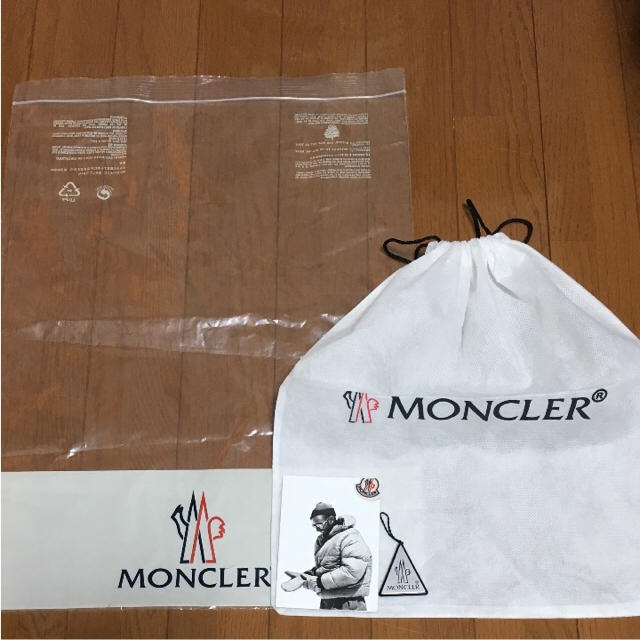 MONCLER(モンクレール)のモンクレール 保存袋 不織布 セット メンズのジャケット/アウター(ダウンジャケット)の商品写真