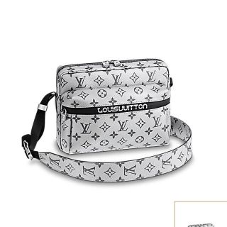 ルイヴィトン(LOUIS VUITTON)のVUITTON メッセンジャー 日本限定(メッセンジャーバッグ)