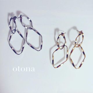 《otona》ツイストダブルリングピアス(ピアス)