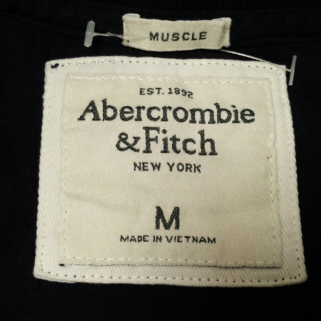 Abercrombie&Fitch(アバクロンビーアンドフィッチ)の【未使用】Abercrombie&Fitch アバクロ Tシャツ ブラック メンズのトップス(Tシャツ/カットソー(半袖/袖なし))の商品写真