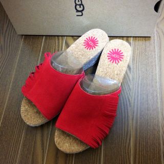 アグ(UGG)のアグ  フリンジサンダル 赤  5 最終値下げ(サンダル)