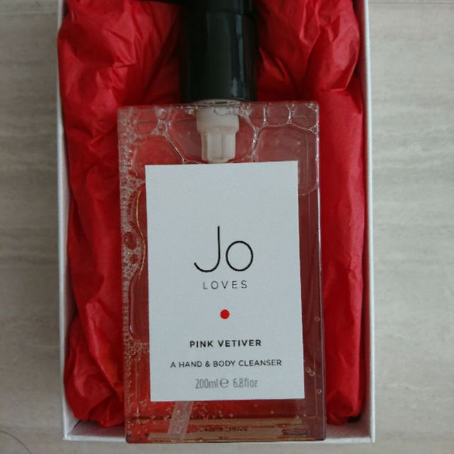 Jo Malone(ジョーマローン)のJoLoves ハンド&ボディソープ ピンクベティバの香り コスメ/美容のボディケア(その他)の商品写真