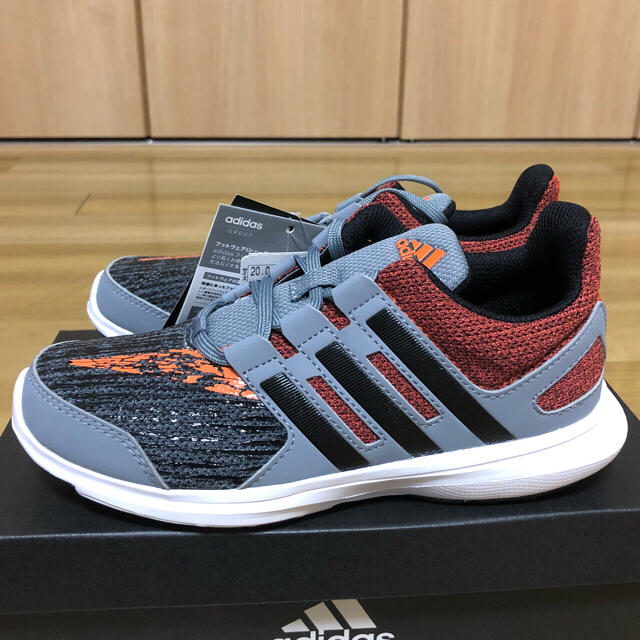 adidas(アディダス)の《新品》adidas ADIDASFAITO G K キッズ スニーカー キッズ/ベビー/マタニティのキッズ靴/シューズ(15cm~)(スニーカー)の商品写真